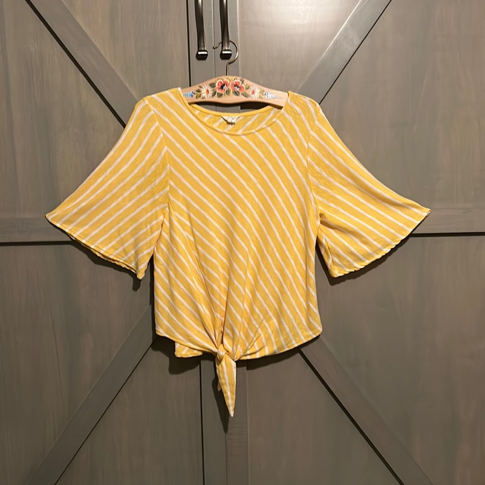 Caslon yellow top. Women’s medium. Stretchy fabric